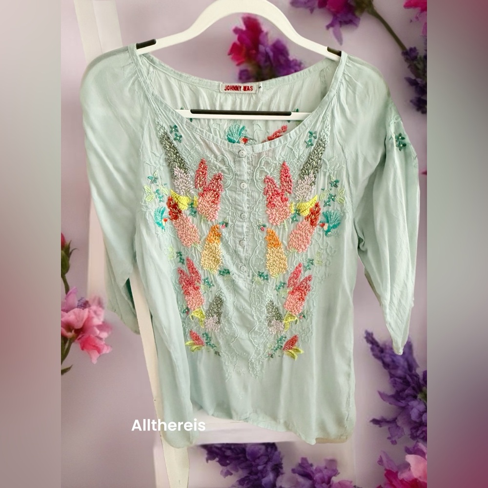 HPπJohnny Was Top with embroidered flowers - Picture 10 of 16